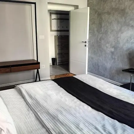 アパート Two Bedroom With Free Parking *