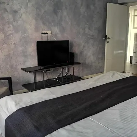 Two Bedroom With Free Parking *