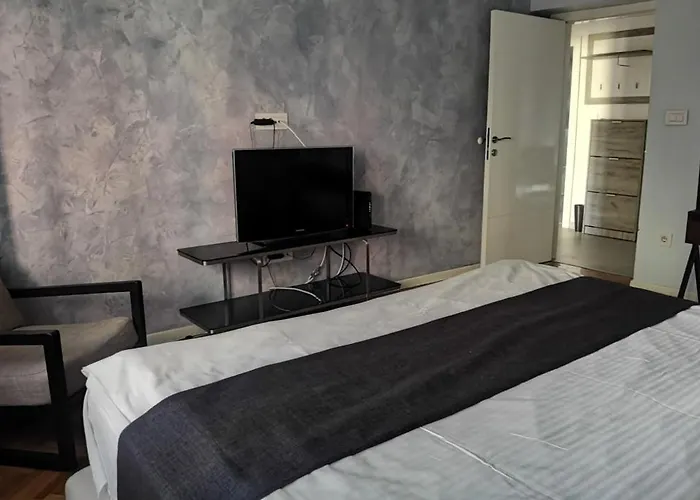 Two Bedroom With Free Parking *