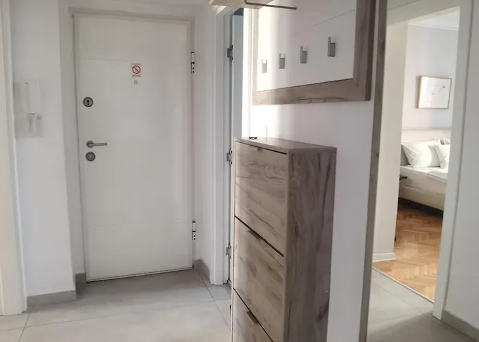 Apartamento Two Bedroom With Free Parking Belgrado