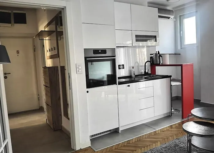 Two Bedroom With Free Parking アパート